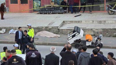 Yozgat’ta yaşanan trafik kazasında bir yaşlı adam, kaldırıma düşerek hayatını