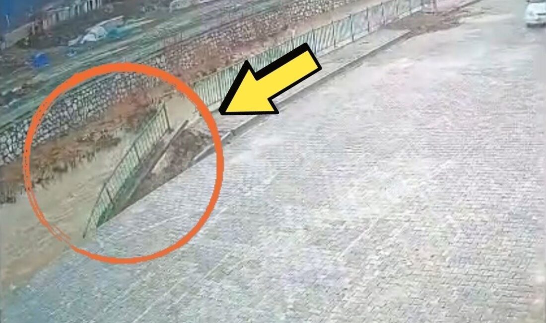 Hakkari’nın Yüksekova ilçesinde meydana gelen şiddetli yağışların neden olduğu selden