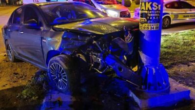 Çaycuma ilçesinde meydana gelen trafik kazasında, kontrolü kaybeden bir otomobil