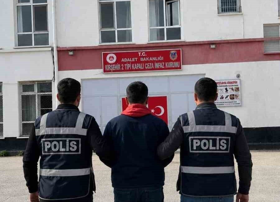 Kırşehir Emniyet Müdürlüğü tarafından gerçekleştirilen operasyonlarda, farklı suçlardan aranan 10
