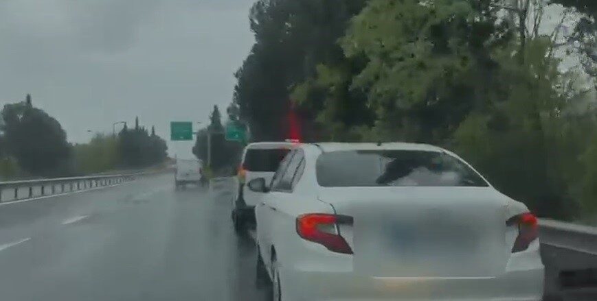 Sakarya’da düzenlenen bir operasyonda, İstanbul’dan sağladıkları ruhsatsız silahları Yozgat’a taşımaya