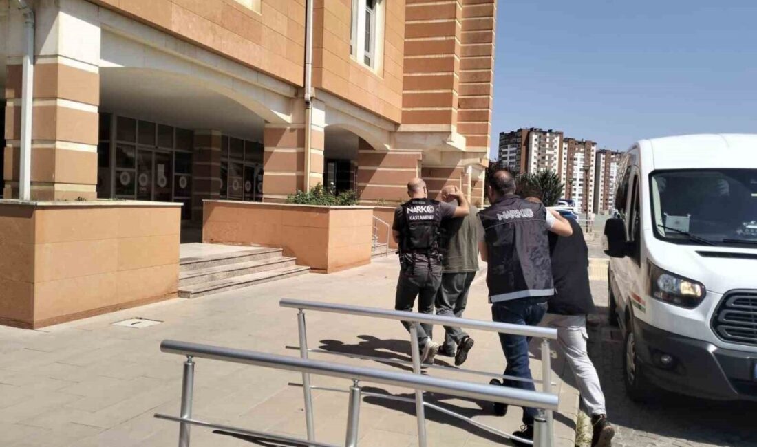 Kastamonu ilinde polis ekipleri tarafından gerçekleştirilen uyuşturucu operasyonunda tutuklanan iki