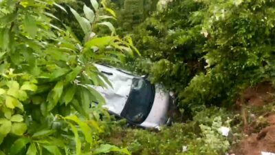 Sapanca ilçesinde meydana gelen bir trafik kazasında, aracın 5 metre