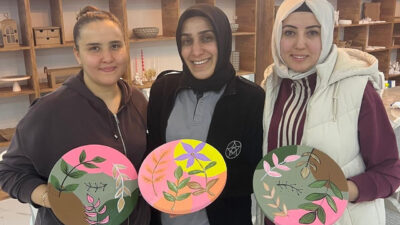 Çiçekdağı Belediye Başkanlığı bünyesinde faaliyet gösteren Sanat Kafe, ilçedeki sanatseverlerin