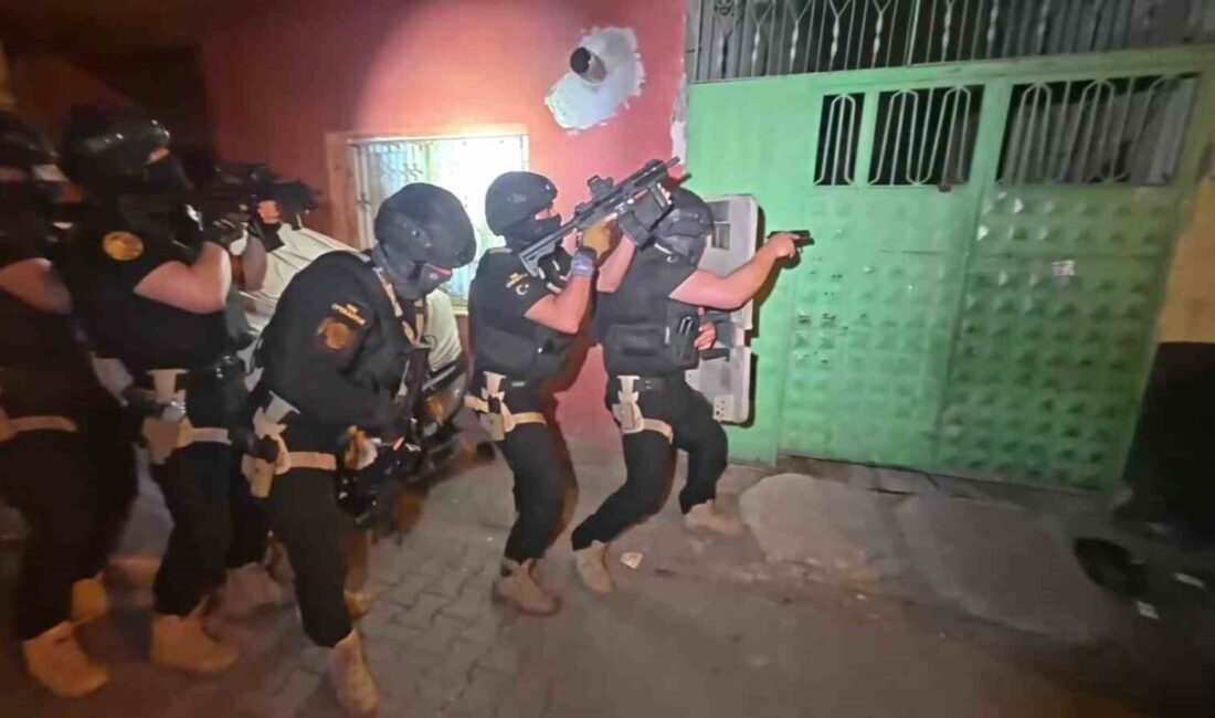 Adana’da gerçekleştirilen operasyonda terör örgütü DEAŞ’a mensup oldukları düşünülen Suriye