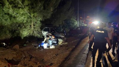 Adana’da meydana gelen trafik kazasında iki otomobilin çarpışması sonucu bir