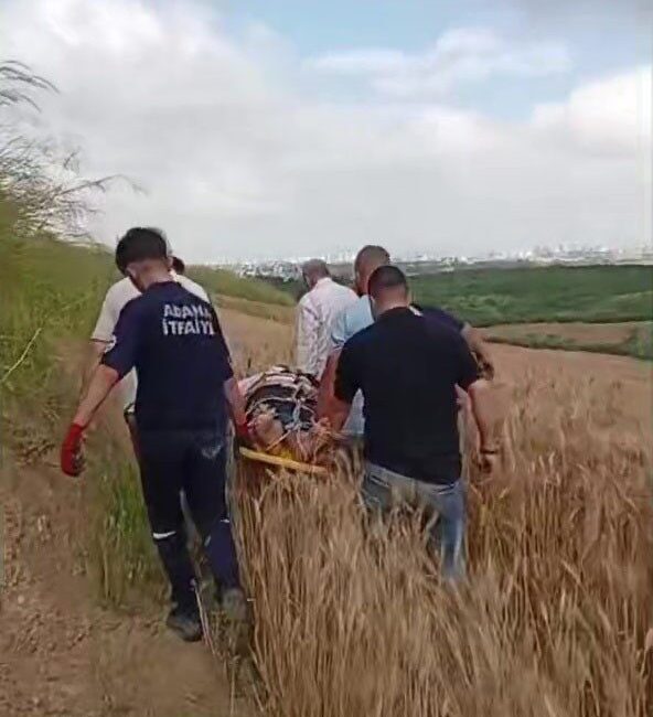Adana’da yaşanan bir kaza sonucunda sürücü hayatını kaybederken, yanında bulunan
