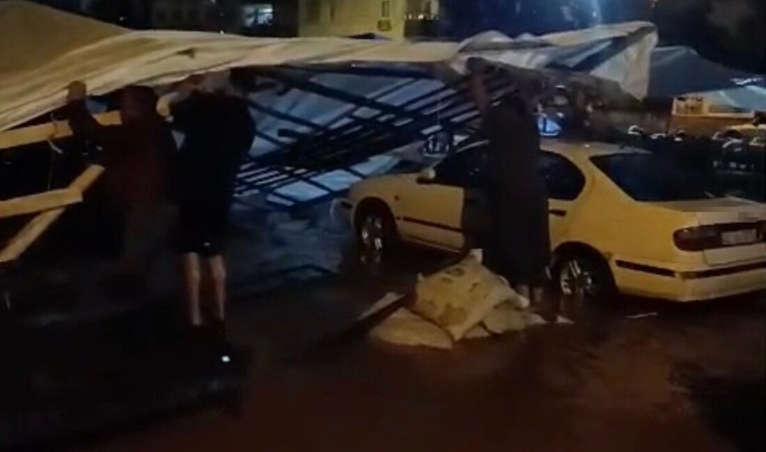 Adana’da gece saatlerinde meydana gelen şiddetli yağışlar, hayatı olumsuz etkiledi.