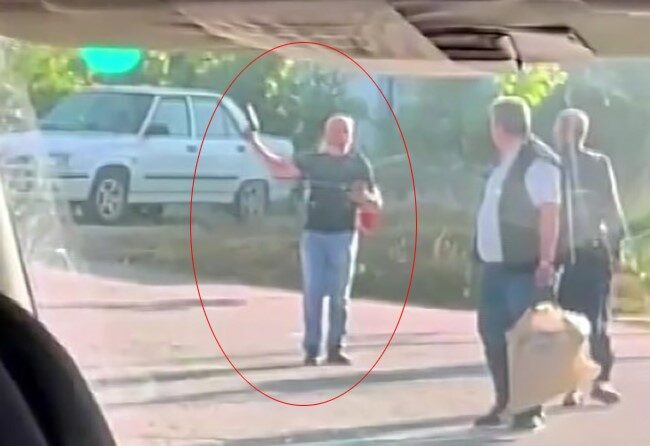 Adana’da, iddiaya göre elinde tabanca bulunduran bir kişinin çevreye rastgele