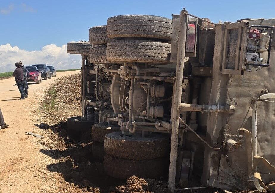 Adıyaman ilinde bir su tankeri kaza yaptı ve devrildi. Olayla