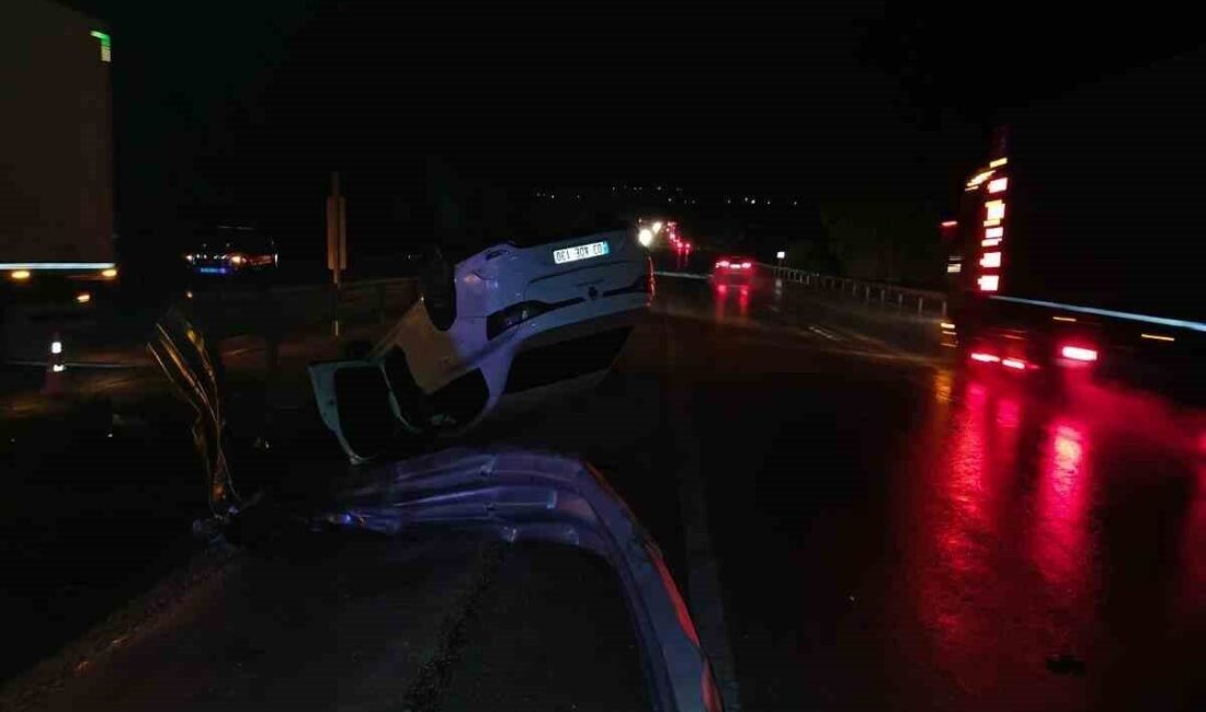 Afyonkarahisar’da Başağaç köyü yakınlarında meydana gelen trafik kazasında bir otomobil