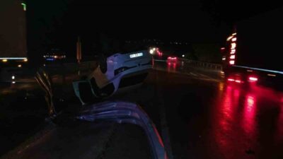 Afyonkarahisar’da Başağaç köyü yakınlarında meydana gelen trafik kazasında bir otomobil