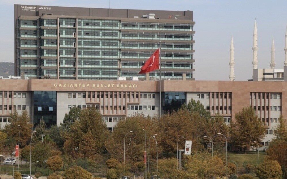 Gaziantep’te bir ağabeyi silahla öldürmek suçundan tutuklanan Ahmet S., hakim