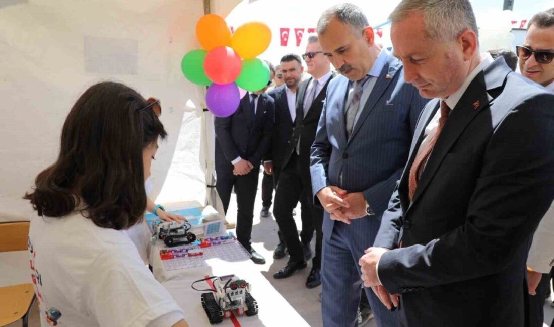 Ağrı ilinde düzenlenen 8. “Bilim Dolu Günler Bilim Şenliği” törenle