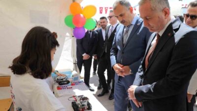 Ağrı ilinde düzenlenen 8. “Bilim Dolu Günler Bilim Şenliği” törenle