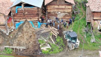 Kastamonu’nun Taşköprü ilçesinde, Bozarmut köyünde üç katlı bir ahırda meydana