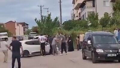 Kocaeli’nin Gölcük ilçesinde, sokak ortasında iki aile arasında çıkan kavgada