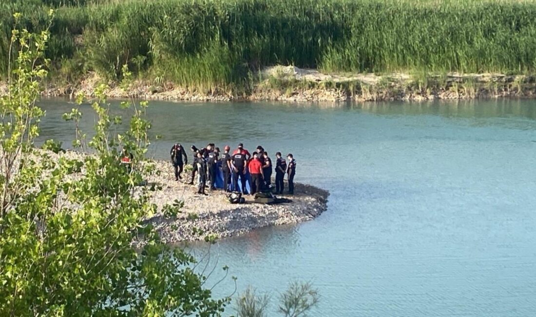 Antalya’nın Aksu ilçesinde, Aksu Çayı’nda serinlemek amacıyla suya giren ve
