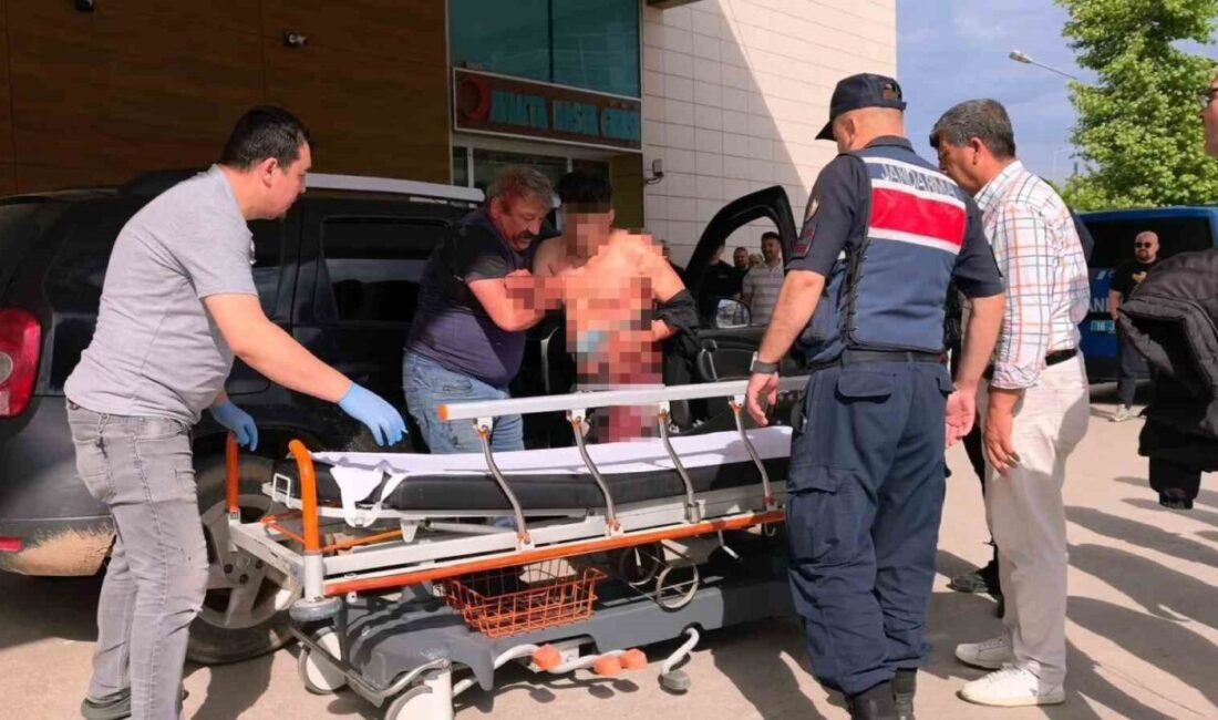 Bursa’nın İnegöl ilçesinde meydana gelen bıçaklı kavgada bir kişi ağır