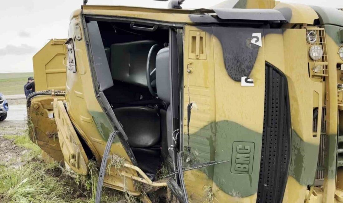 Aksaray’da meydana gelen trafik kazasında, askeri bir kamyonun şarampole devrilmesi