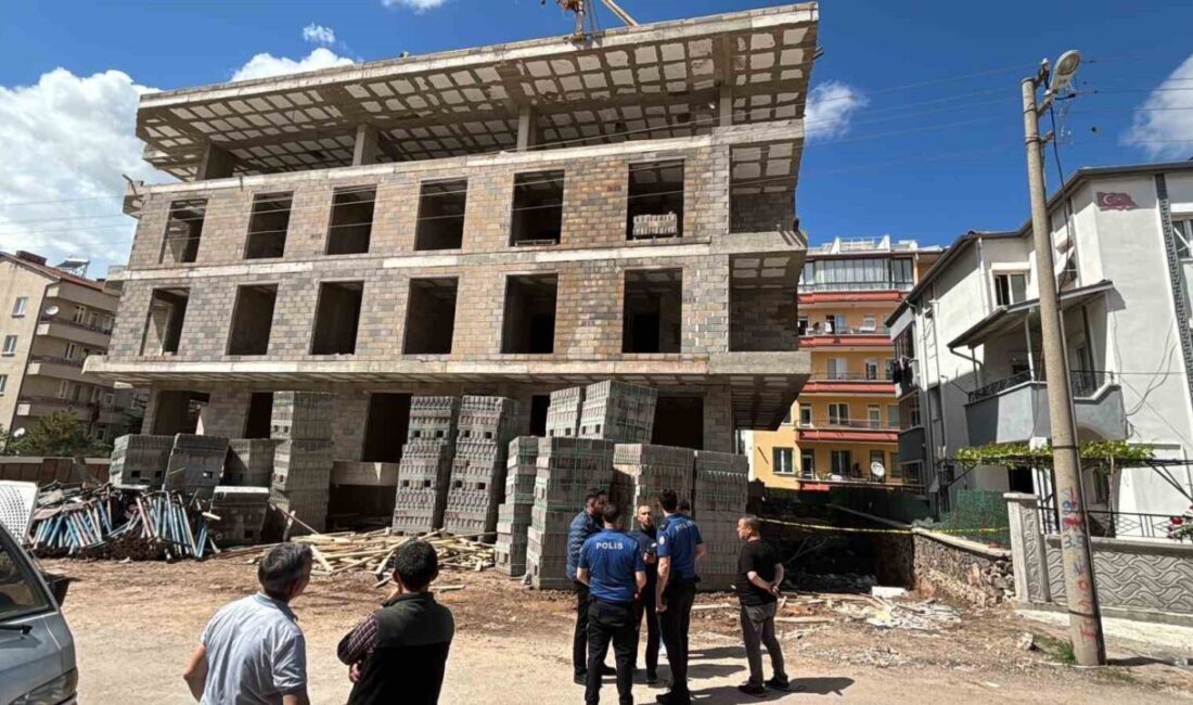 Aksaray’da inşaat işçisinin korkuluk demirine düşmesi sonucu ağır yaralandığı bildirildi.