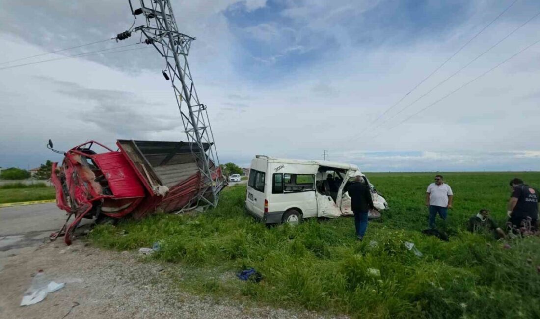 Aksaray’da meydana gelen trafik kazasında, tarım işçilerini taşıyan bir minibüs