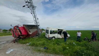 Aksaray’da meydana gelen trafik kazasında, tarım işçilerini taşıyan bir minibüs