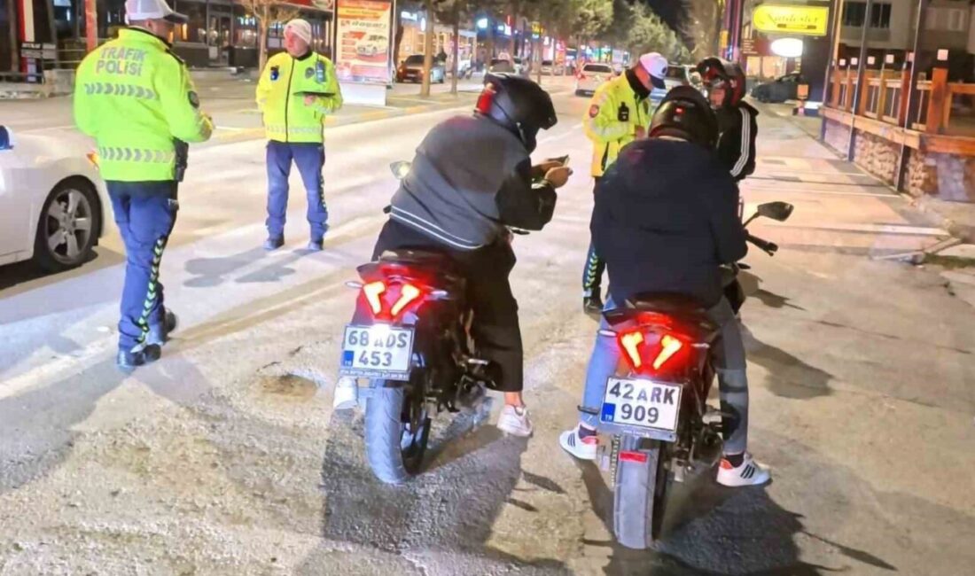 Aksaray’da hava sıcaklıklarının artmasıyla motosiklet trafiğinde yaşanan yoğunluğa karşı geniş