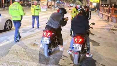 Aksaray’da hava sıcaklıklarının artmasıyla motosiklet trafiğinde yaşanan yoğunluğa karşı geniş