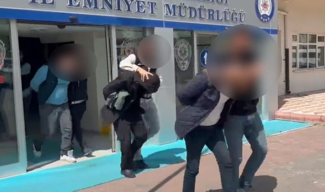 Aksaray’da uyuşturucuyla ilişkili operasyonlarda yakalanan 22 şüpheliden 14’ü tutuklanarak cezaevine