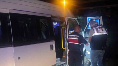 Akyazı ilçesinde meydana gelen silahlı çatışmada 2 kişi yaralandı ve