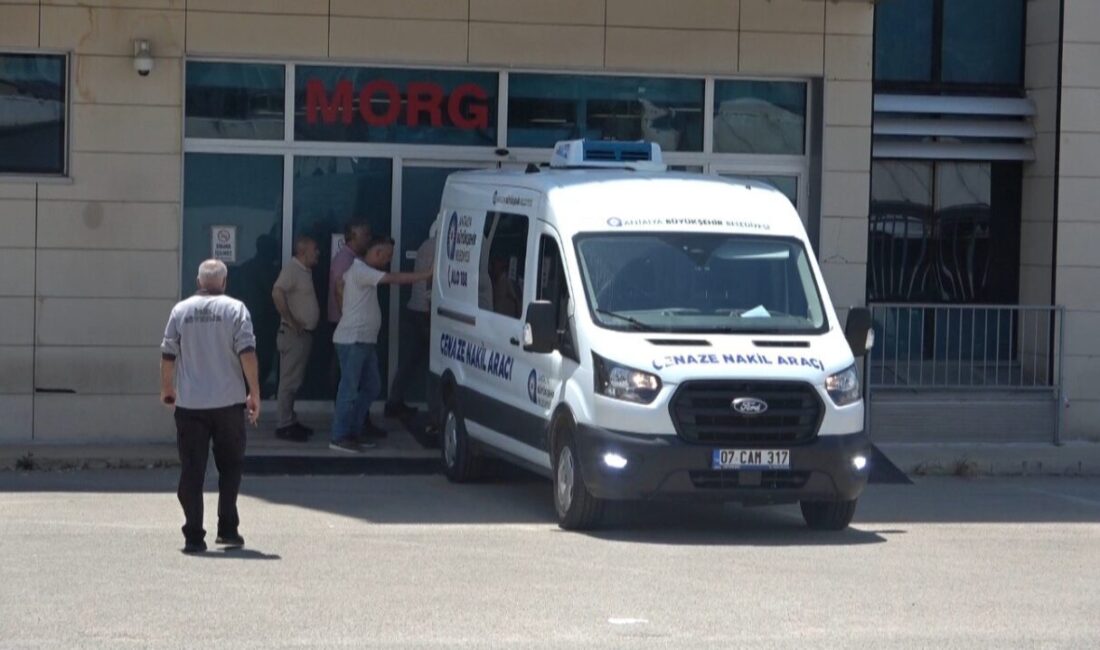 Antalya’da gerçekleşen bıçaklı kavgada hayatını kaybeden 64 yaşındaki adamın oğlu,