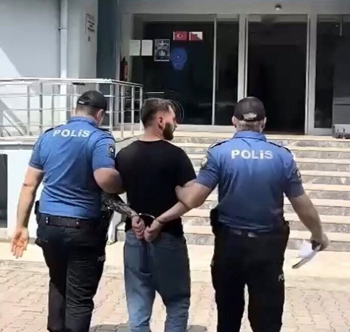 Alaçam ilçesinde, 11 yıl 3 ay kesinleşmiş hapis cezası bulunan