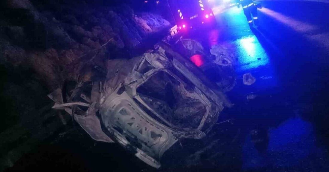 Alanya ilçesinde meydana gelen trafik kazasında, bir otomobilin kontrolden çıkarak