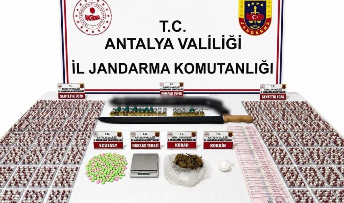 Antalya’nın Alanya ilçesinde düzenlenen bir uyuşturucu operasyonunda 2 kişi hakkında