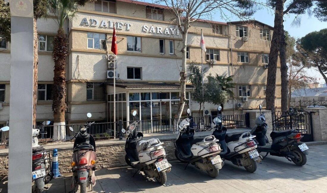 Manisa’nın Alaşehir ilçesinde polis ekipleri tarafından düzenlenen operasyonda 21 kök