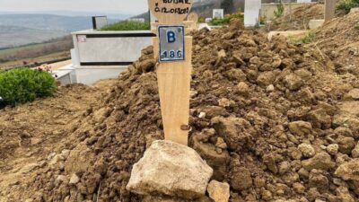 Gölcük ilçesinde boşanma sürecindeki eşi Kıymet Budak’ı aldatmakla suçlayan ve