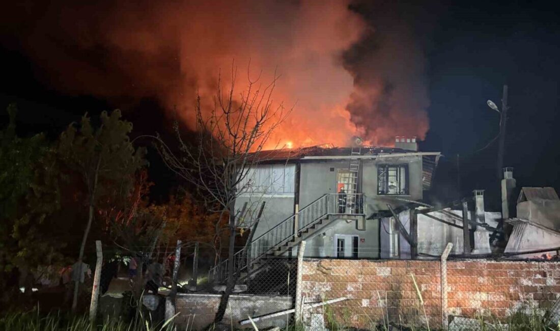 Tosya ilçesinde meydana gelen yangında, Yılmaz Çiçek’e ait iki katlı