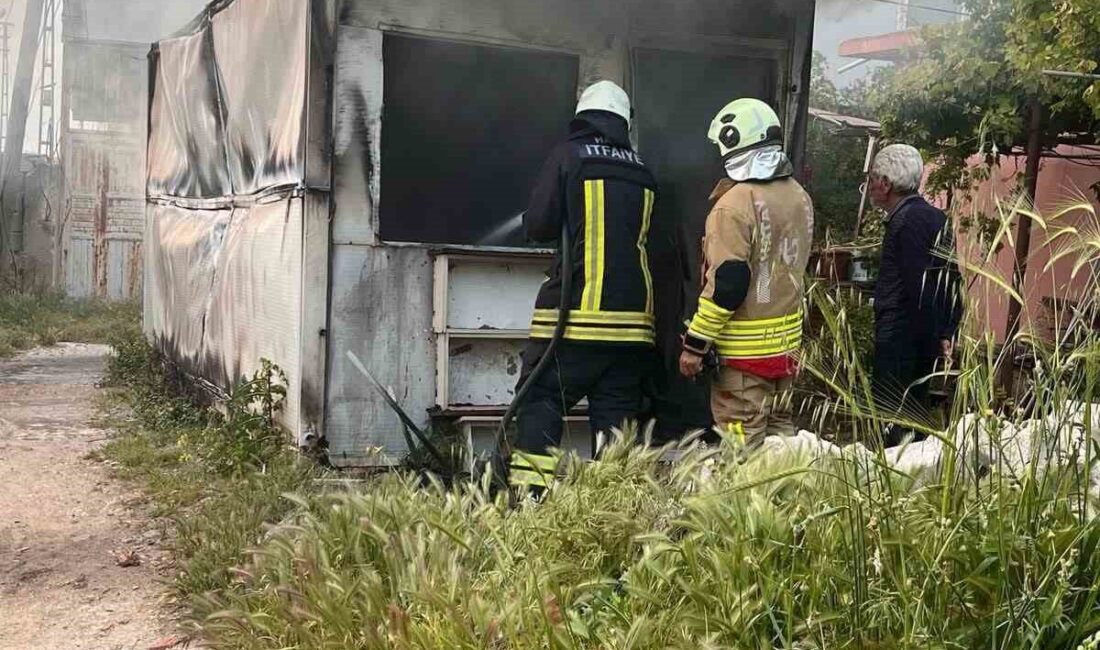 Hatay’ın Altınözü ilçesinde depremzede aile tarafından kullanılan konteyner, çıkan yangın