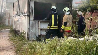 Hatay’ın Altınözü ilçesinde depremzede aile tarafından kullanılan konteyner, çıkan yangın