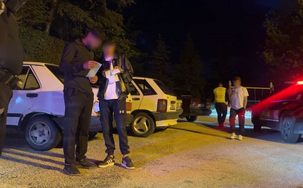 Burdur’da, polis ekiplerinin “dur” ihtarına uymayarak kaçan alkollü bir sürücü,