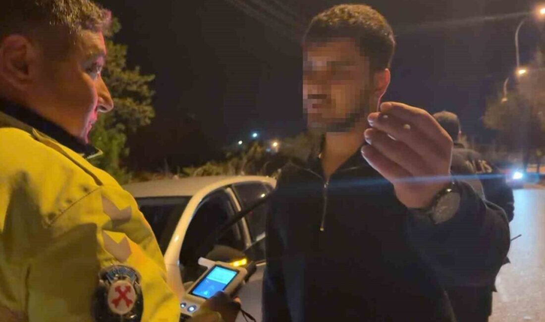 Aksaray’da, alkollü bir şekilde araç kullanan genç, polis tarafından yakalandı