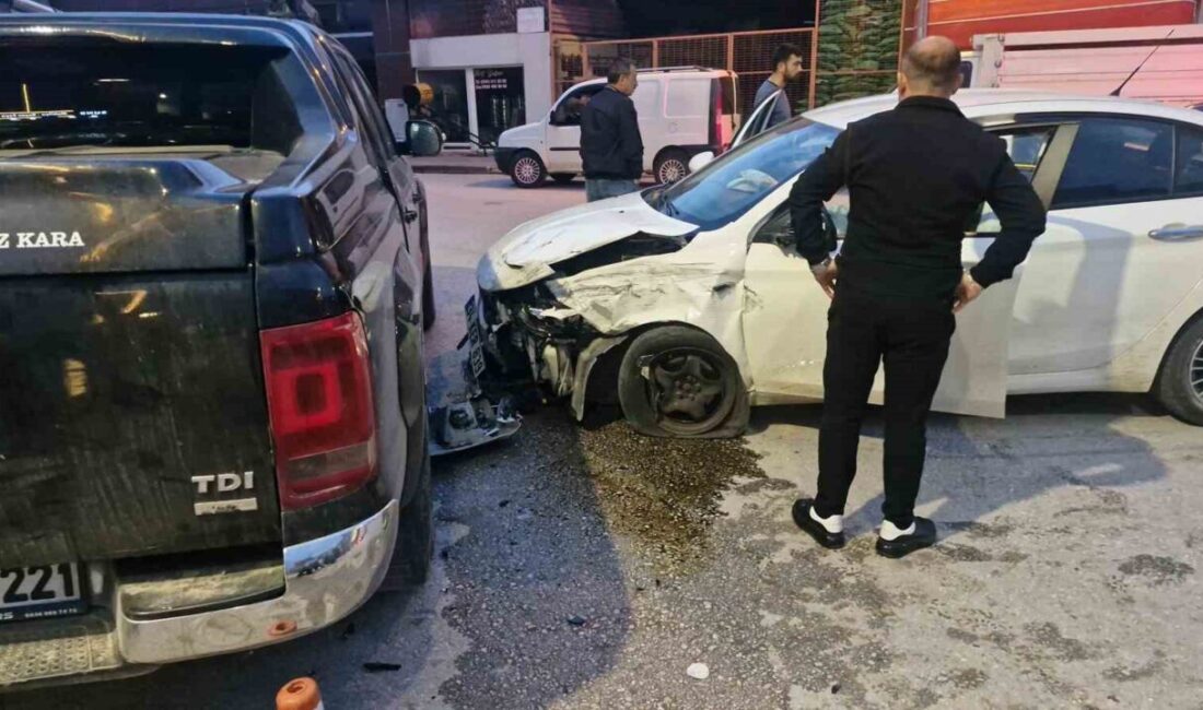 Çorum’un Alaca ilçesinde meydana gelen zincirleme kazada bir kişi yaralandı.