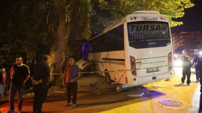 Hatay’ın Defne ilçesinde meydana gelen trafik kazasında alkollü bir sürücü