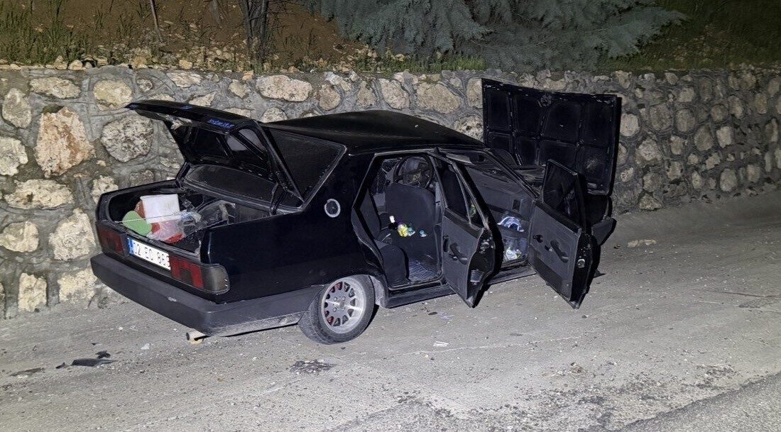 Adıyaman’da, içki almış bir sürücünün kontrolündeki araç, ters şeride girerek