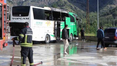 Amasya’da şehirler arası otobüs terminalinde park halinde olan bir yolcu