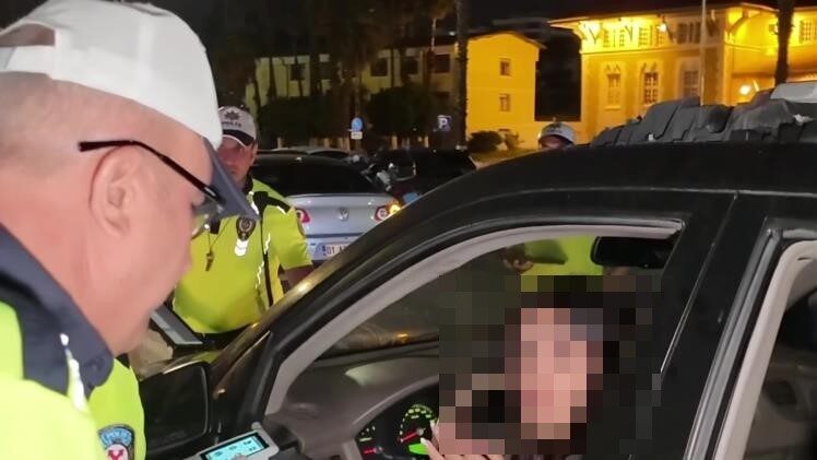Adana’da polis kontrolünde, “Anksiyetem tuttu” diyerek dur ihtarına uymayan ve