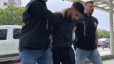 Konya’da bir adam, annesinin erkek arkadaşını öldürmekle suçlanarak polis tarafından
