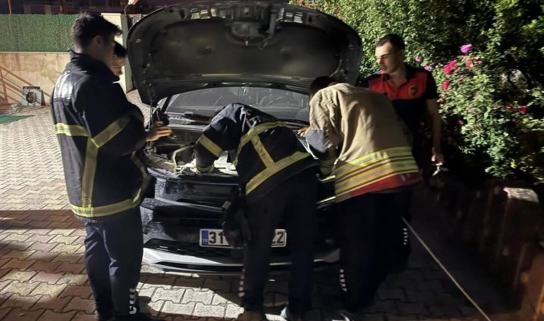 Antakya ilçesine bağlı Küçükdalyan Mahallesi’nde bulunan bir otomobilin motor bölümüne