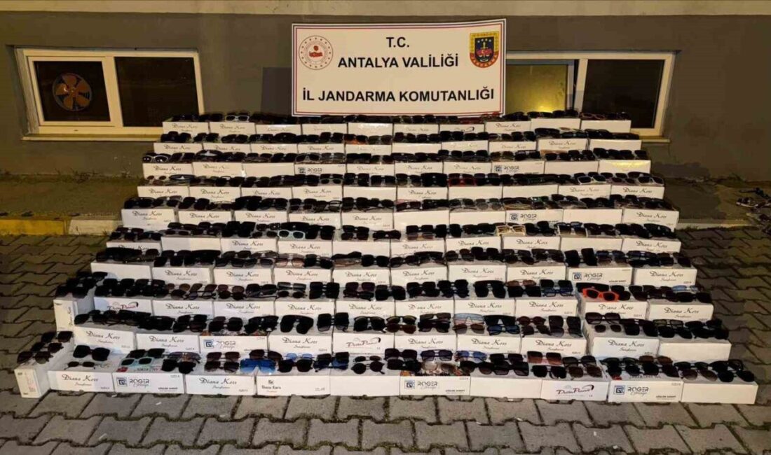 Alanya ilçesinde jandarma ekipleri tarafından bir iş yerinde yapılan aramada,